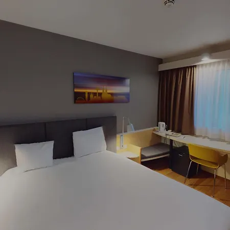 Ibis Airport Hotell 3*