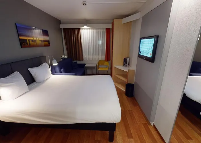 Ibis Airport Hotel Kolonia