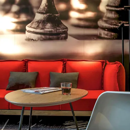 科隆机场宜必思酒店