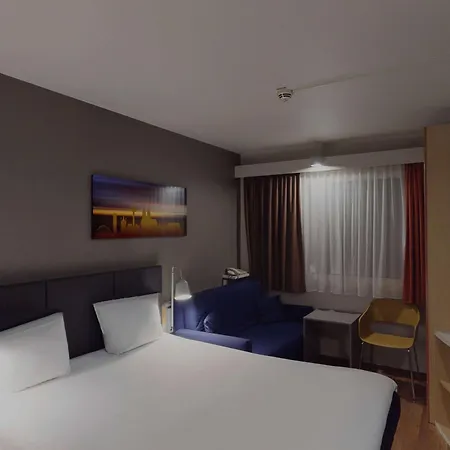 Hotell Ibis Airport 3*