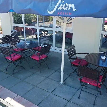 科隆机场宜必思酒店