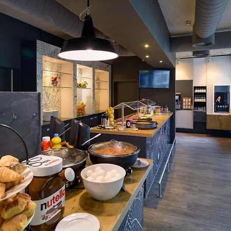 Ibis Airport Hotel 3*