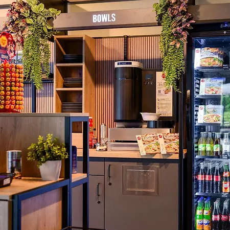 Hotel Ibis Airport 3*