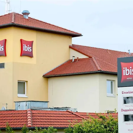 Hotel Ibis Airport 3*