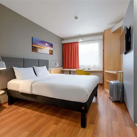 Hotel Ibis Airport 3*