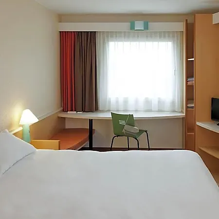 Ibis Airport Colonia