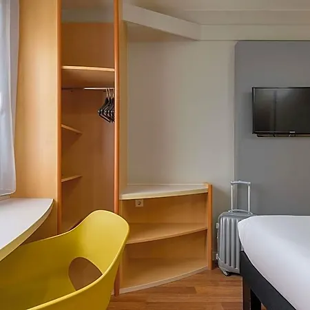 Ibis Airport Hotel 3*