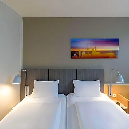 Ibis Airport Colonia