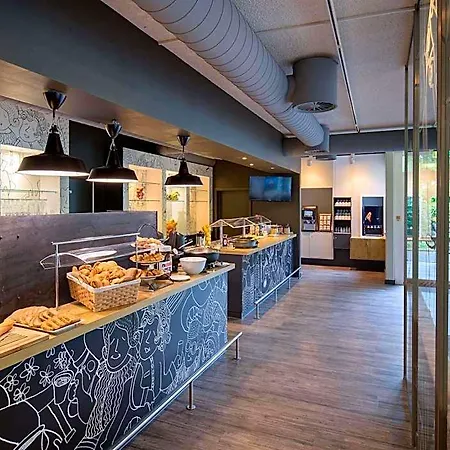 Ibis Airport Colonia
