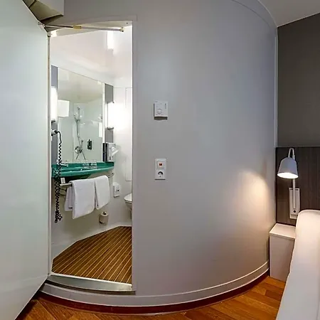 Hotel Ibis Airport