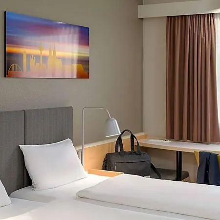 Hotel Ibis Airport 3*