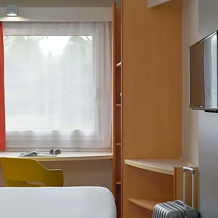 Hotel Ibis Airport 3*