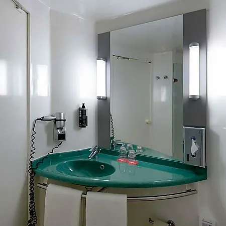 Ibis Airport 3*