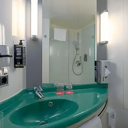 Ibis Airport Colonia