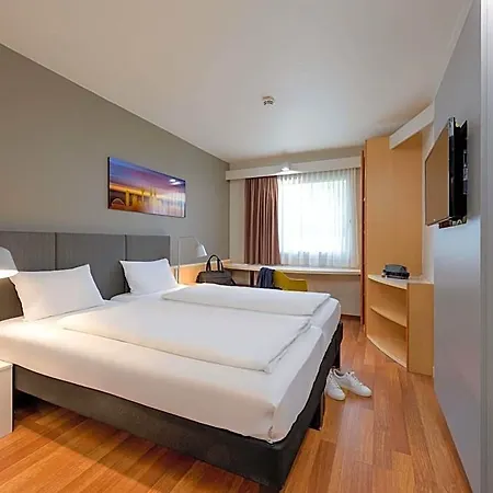 Ibis Airport 3* Colonia