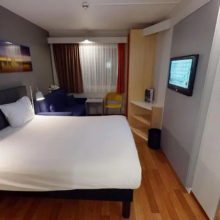 科隆机场宜必思酒店 酒店 科隆