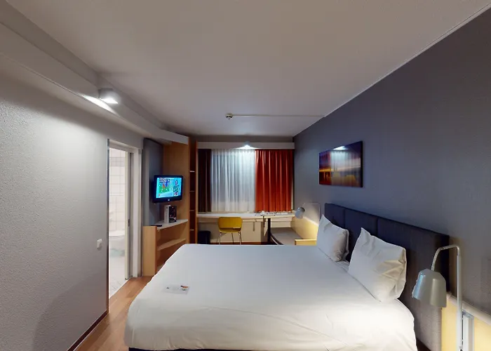 Ibis Airport 3* קלן