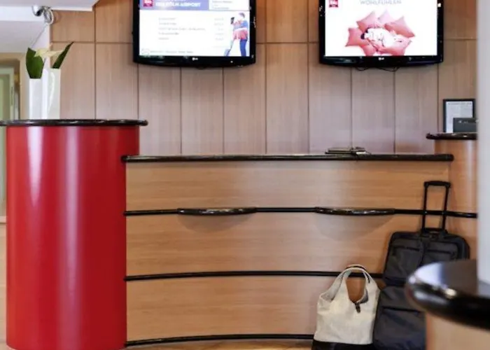 Ibis Airport Colonia