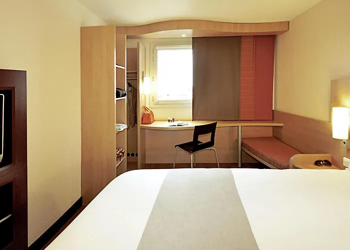 Hotel Ibis Airport 3*